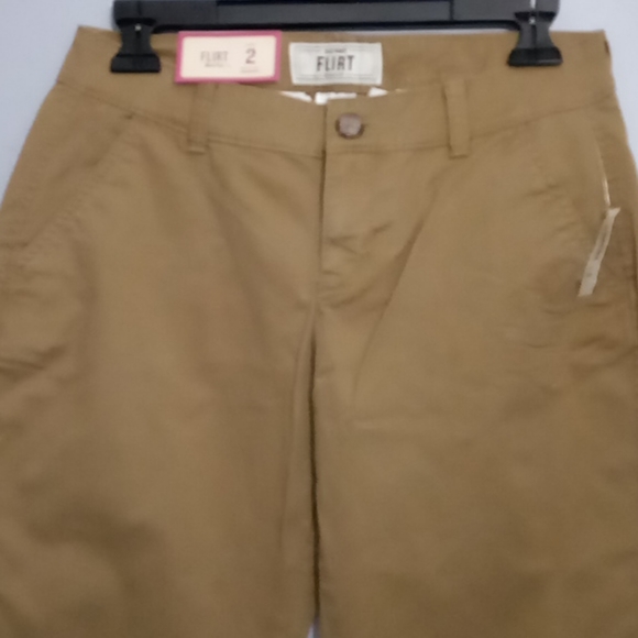 NWT Old Navy Flirt Boot-Cut Khakis Chinos Pants 2R - Picture 2 of 13